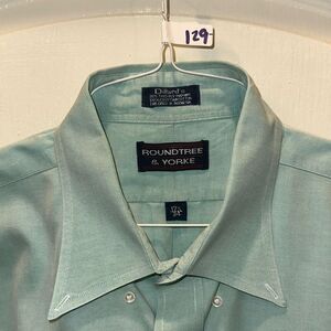Dress Shirt Pinpoint Cotton Roundtree & York. 17 1/2 - 34